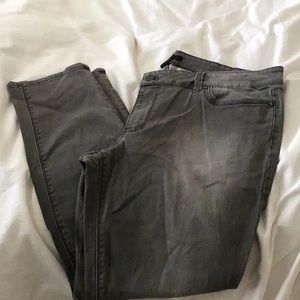 White House Black Market Skimmer Jean